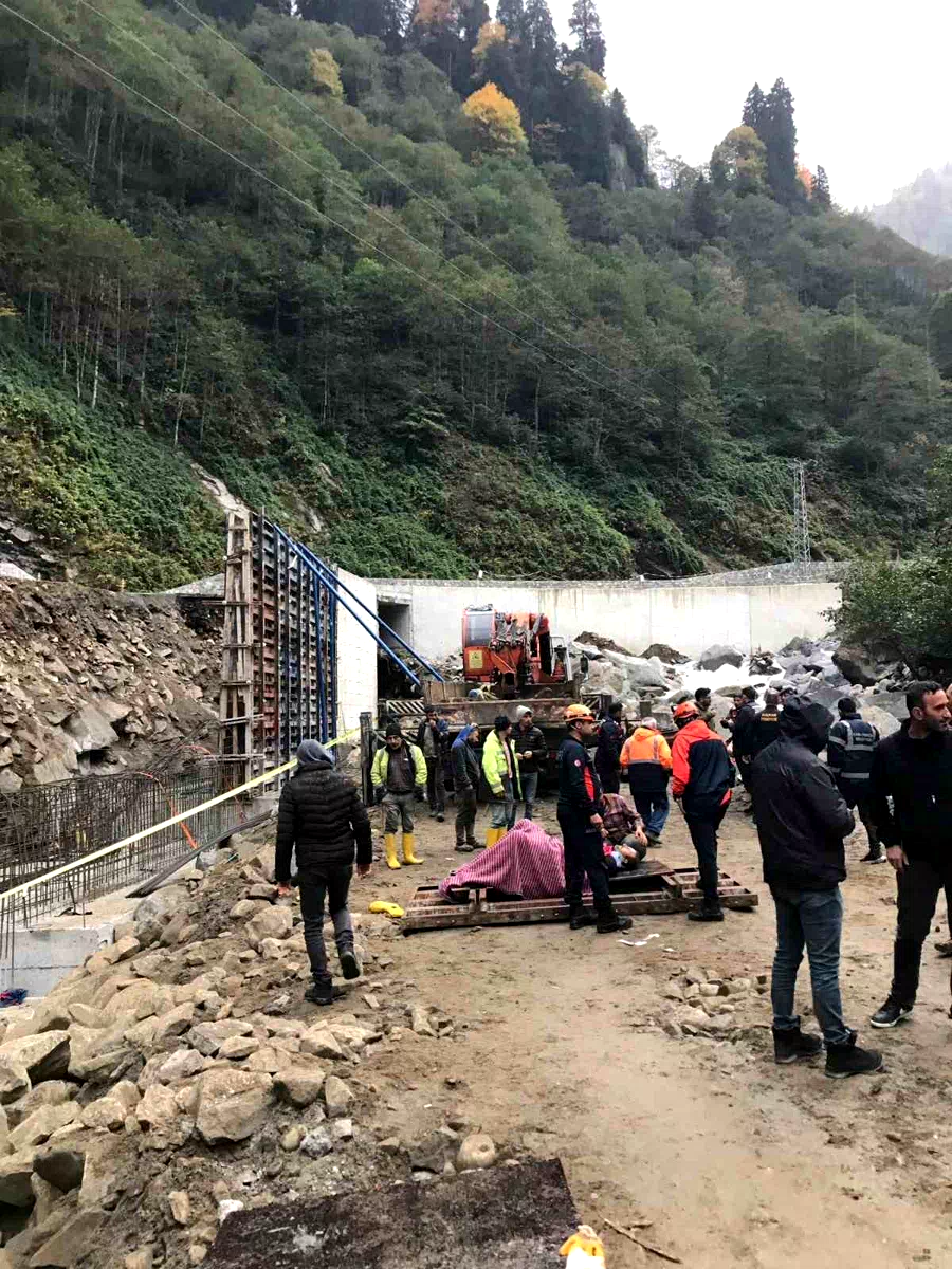 Rize’de duvar inşaatında kalıp çöktü: 5 işçi yaralı