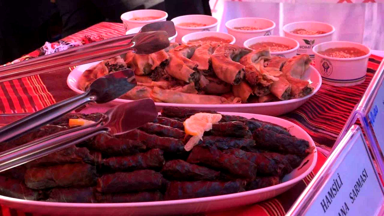 Rize’de Hamsi Festivali’nin gözdesi ‘Hamsili su böreği ve hamsili döner’ oldu