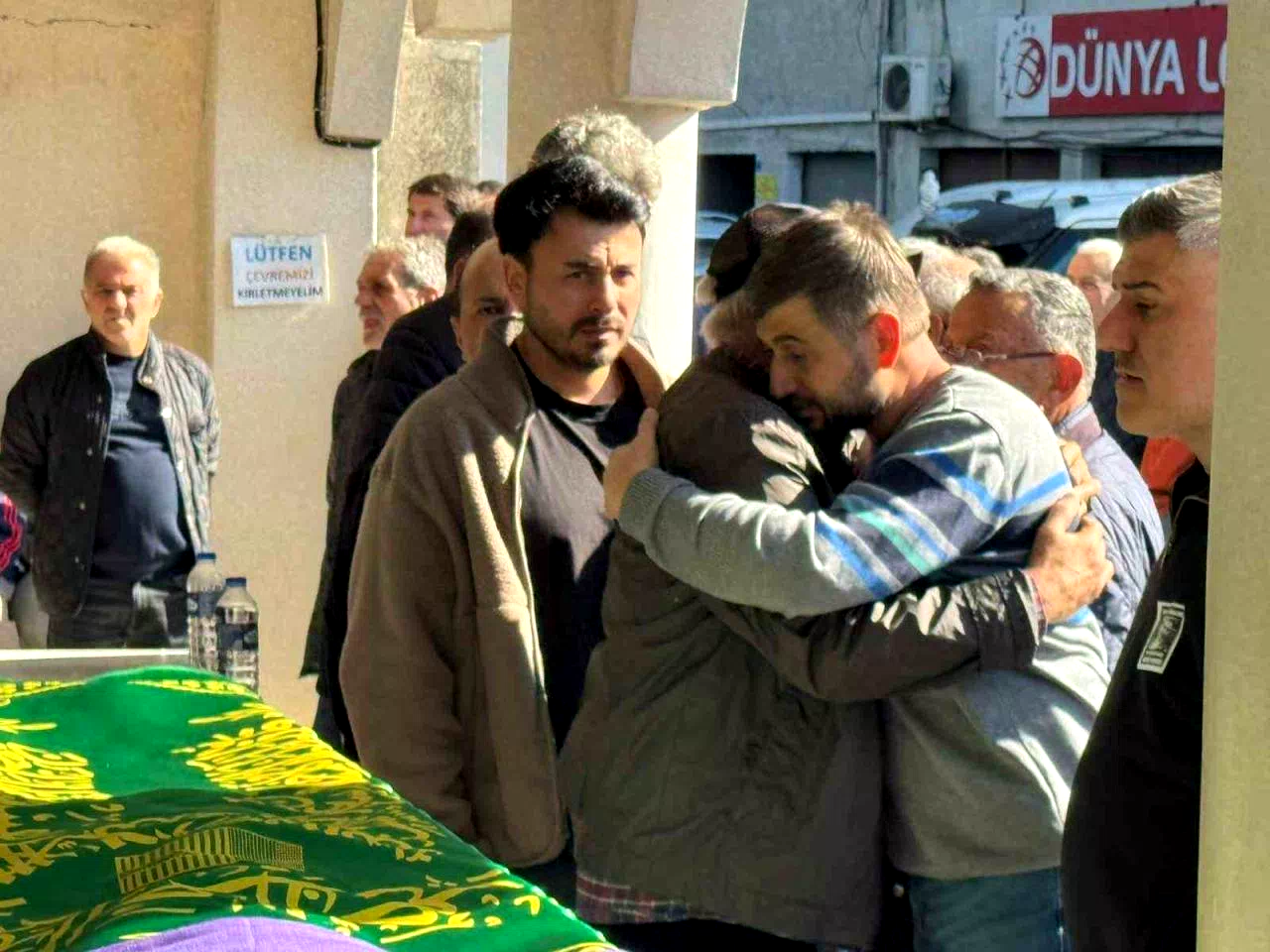 Rize’de kamyonetin çarptığı paramedik son yolculuğuna uğurlandı