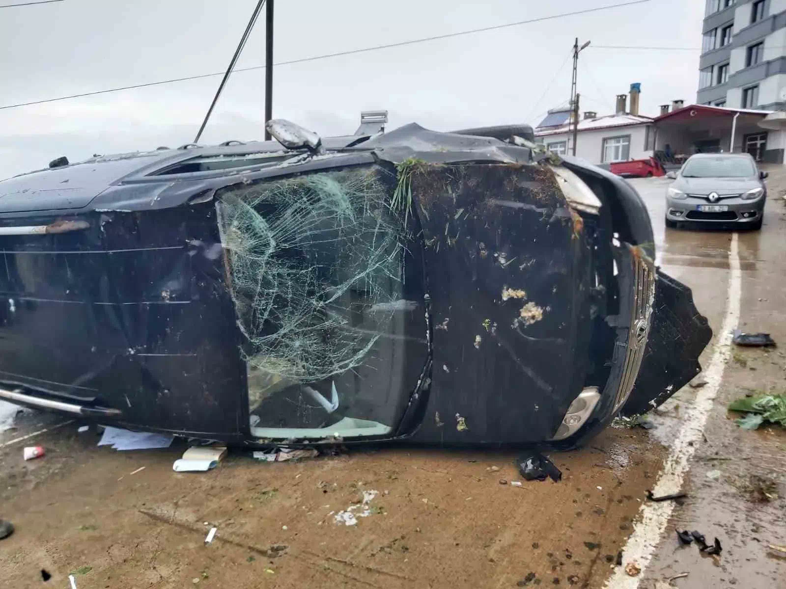 Rize’de otomobilin takla atması sonucu sürücü yaralandı.