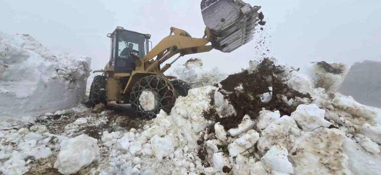 Rize’de yayla yollarında Haziran ayında kar temizliği