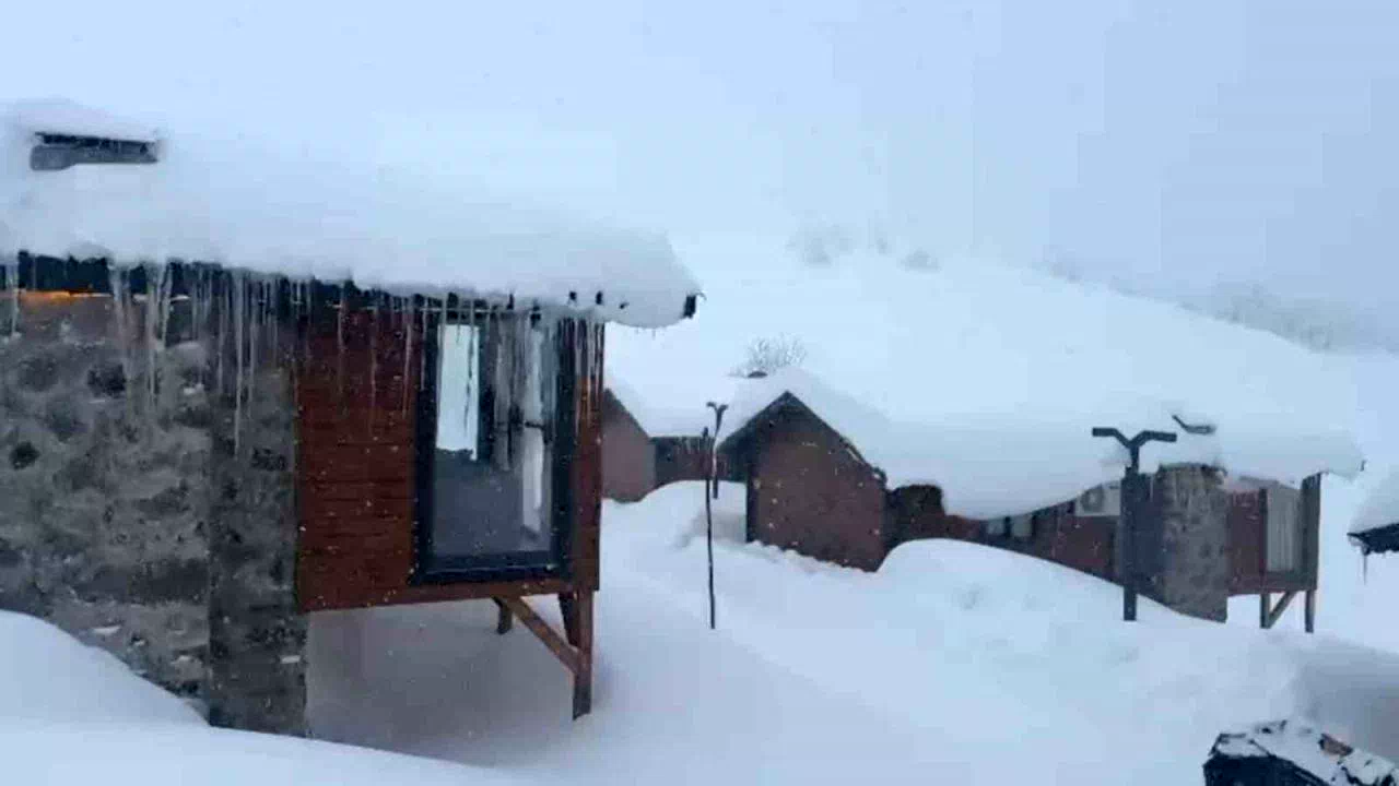 Rize’de yüksek tepeler beyaza büründü