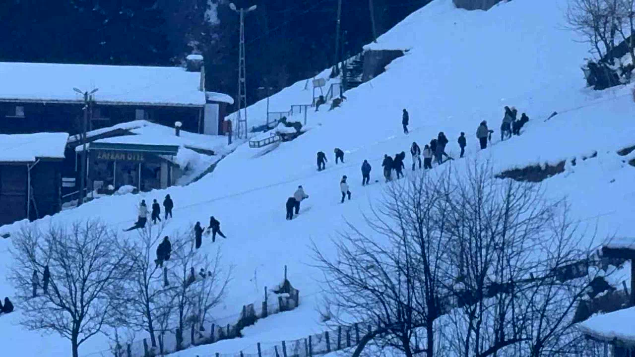 Rize’de zirvelerde ‘karlı güneş’ güzelliği