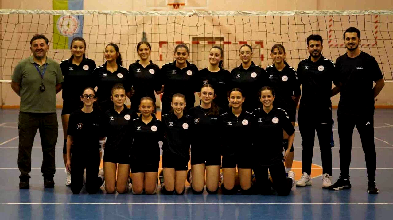 Rize’nin genç voleybolcuları, gözünü Anadolu Yıldızlar Ligi kupasına dikti