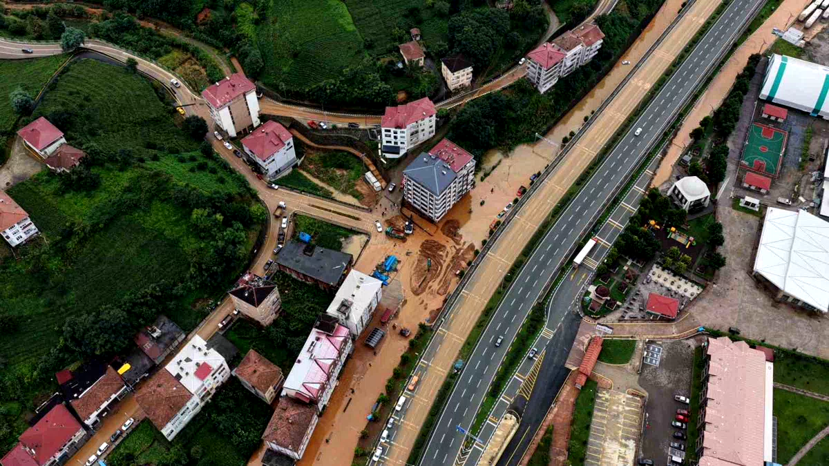 Rize’nin İyidere ilçesinde selin ortaya çıkardığı manzara havadan görüntülendi