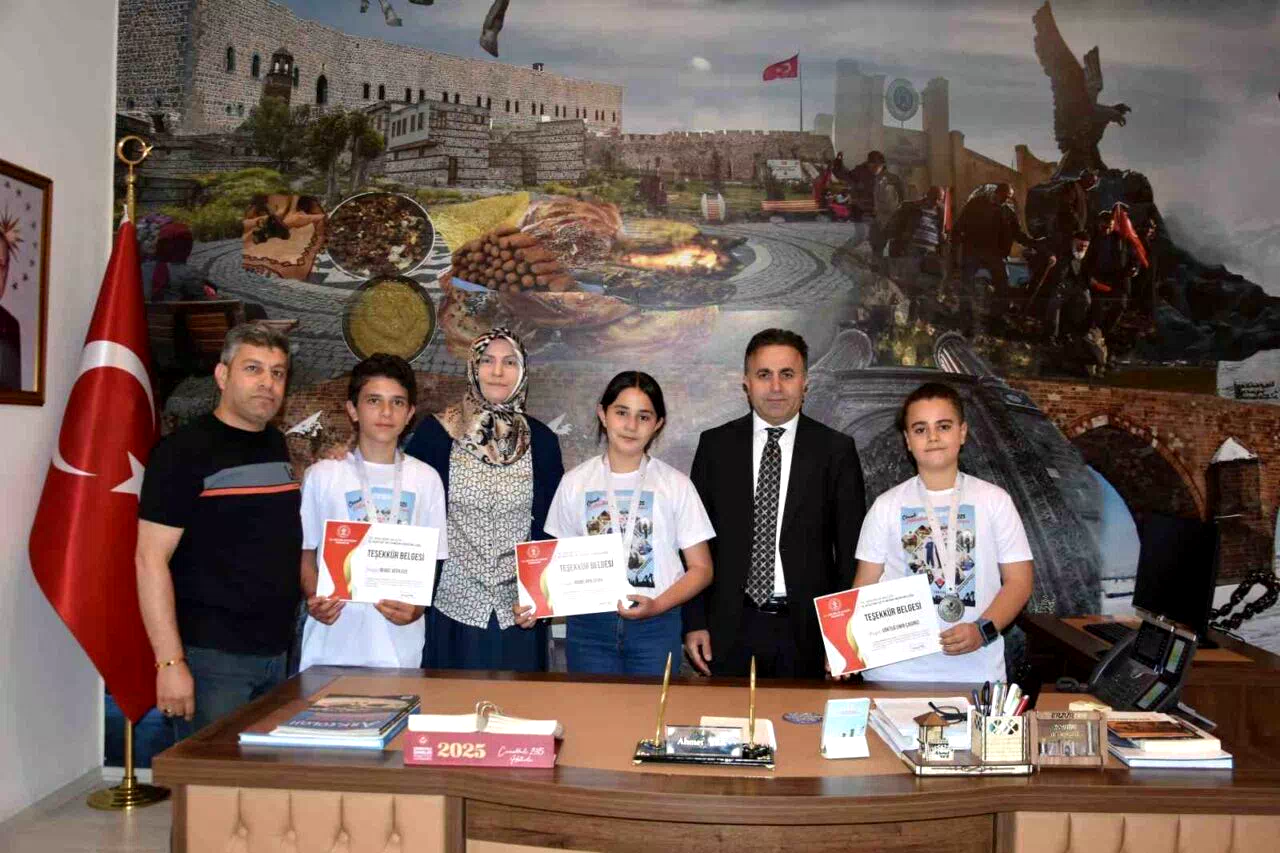 Sabancı Ortaokulu öğrencilerinden TÜBİTAK’ta büyük başarı