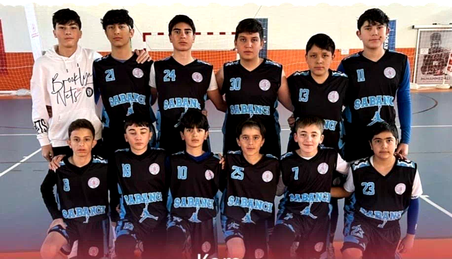 Sabancı Ortaokulu, Yıldızlar Basketbol Grup Şampiyonu Olmanın Gururunu Yaşıyor