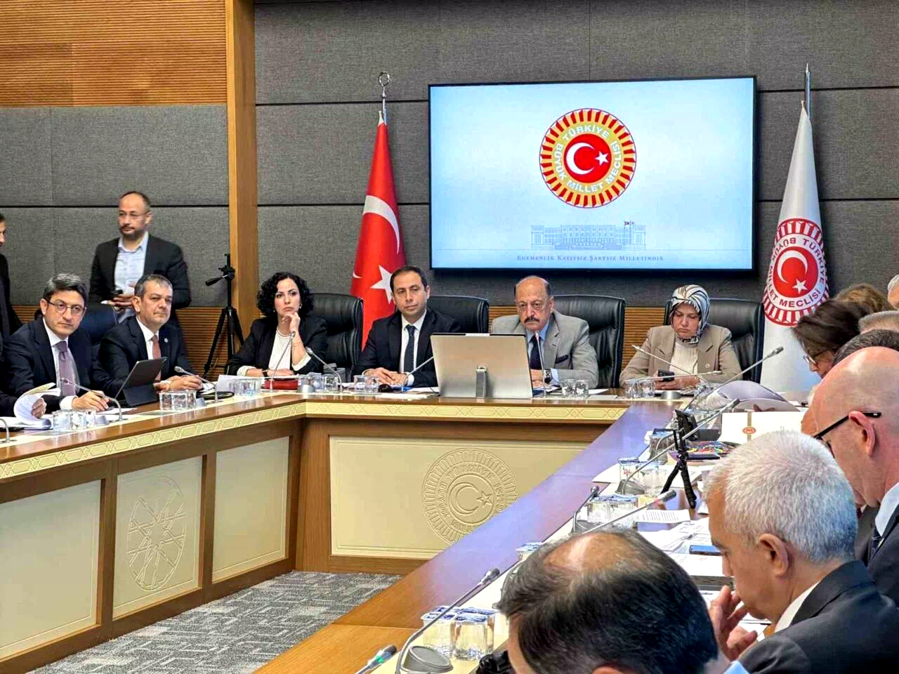 Sağlık alanına yönelik düzenlemeler içeren kanun teklifi komisyondan geçti