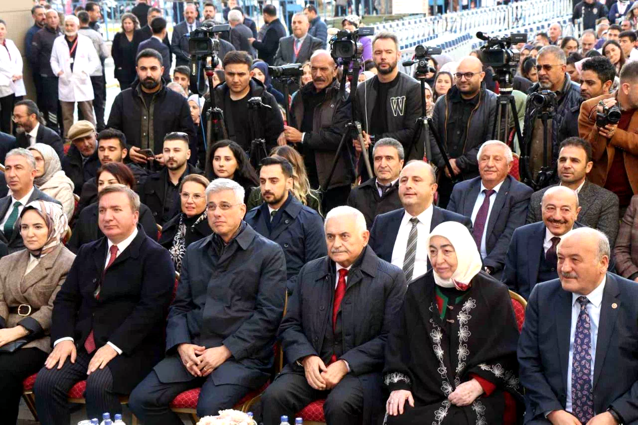 Sağlık Bakanı Memişoğlu: “Türkiye, sağlıkta bölgesinin güven veren ülkesi hâline geldi”