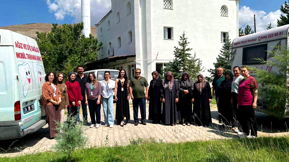 Sağlık ekipleri Yurtbaşı Mahallesi’nde vatandaşlarla buluştu