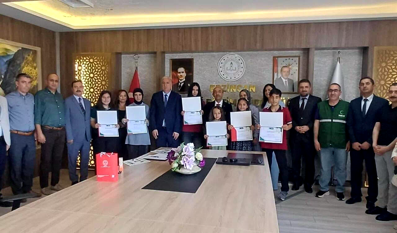 Sağlıklı Nesil Sağlıklı Gelecek Yarışması’nda dereceye giren öğrenciler ödüllendirildi