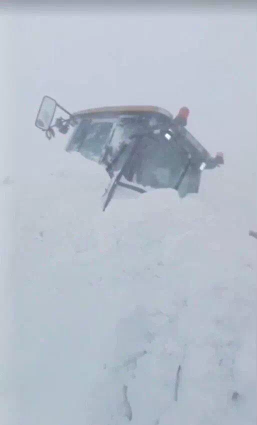Sahara Geçidi’nde çığ: Kurtarma ekipleri de mahsur kaldı