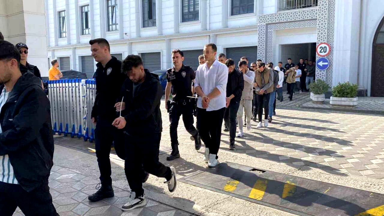 Sahte araç kiralama sitesiyle 122 kişi dolandırılmıştı: 52 şüpheli tutuklandı