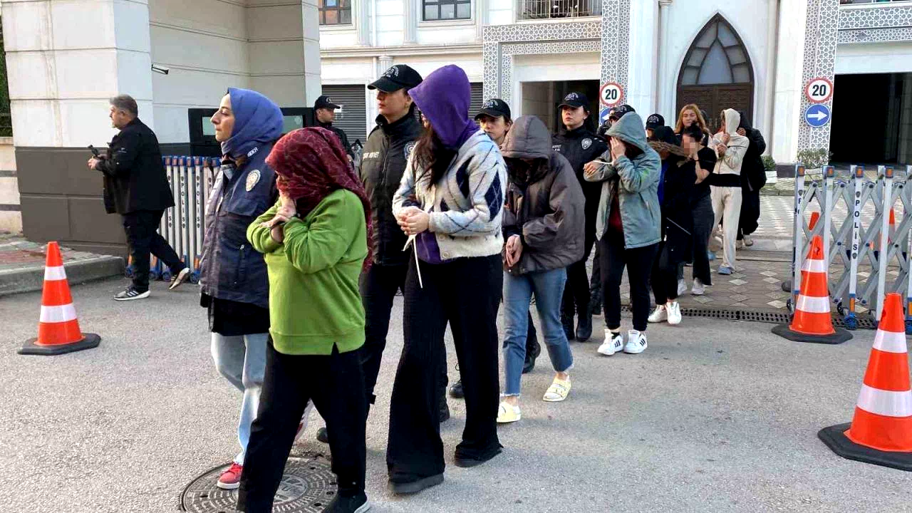 “Sahte bungalov” çetesine dev operasyon: 37 şüpheliden 14’ü tutuklandı