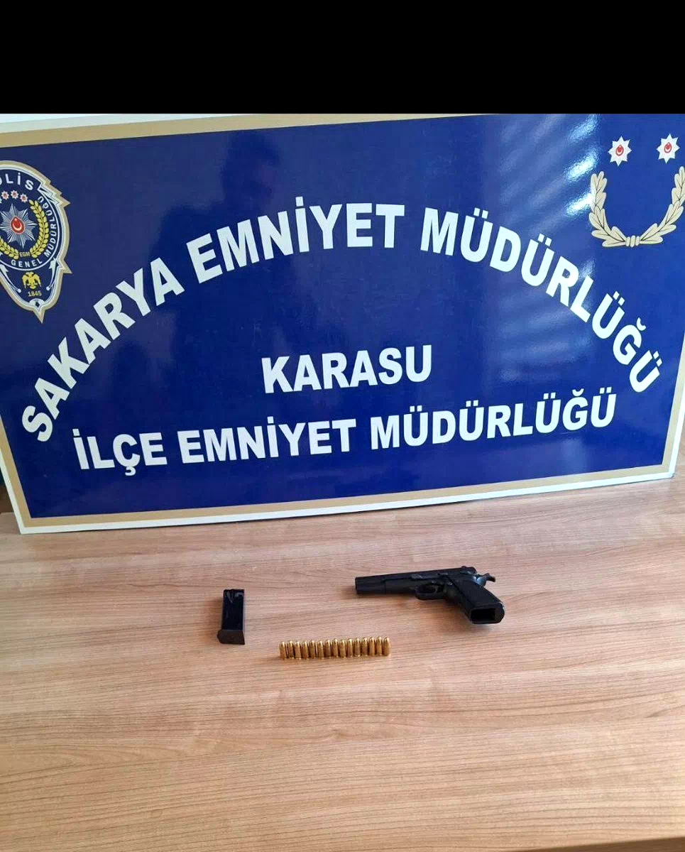 Sakarya’da 17 yıl hapis cezası olan şahıs ruhsatsız tabancayla yakalandı