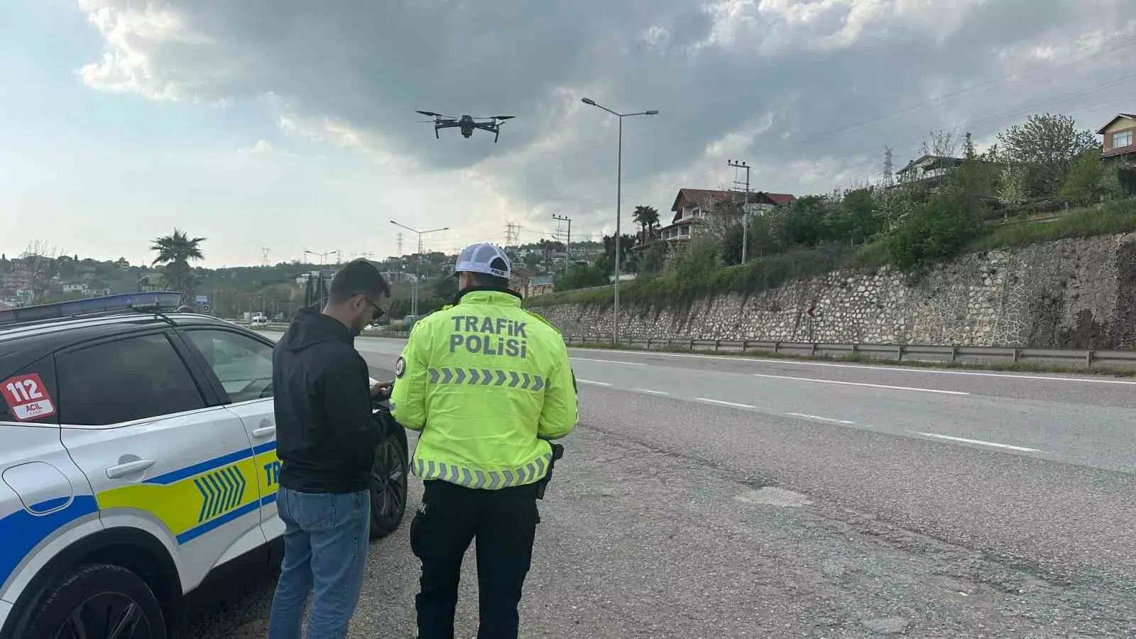 Sakarya’da Bayram Tedbirleri Kapsamında D-100 Karayolunda Yapılan Dron Denetimlerinde 160 Araça 212 Bin 884 TL Cezai İşlem!