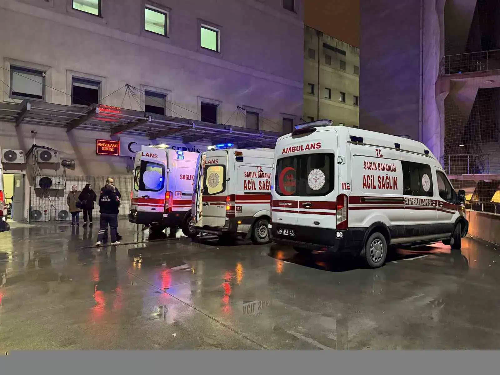 Sakarya’da darp ettikleri kişiyi silahla vurup, bıçakladılar