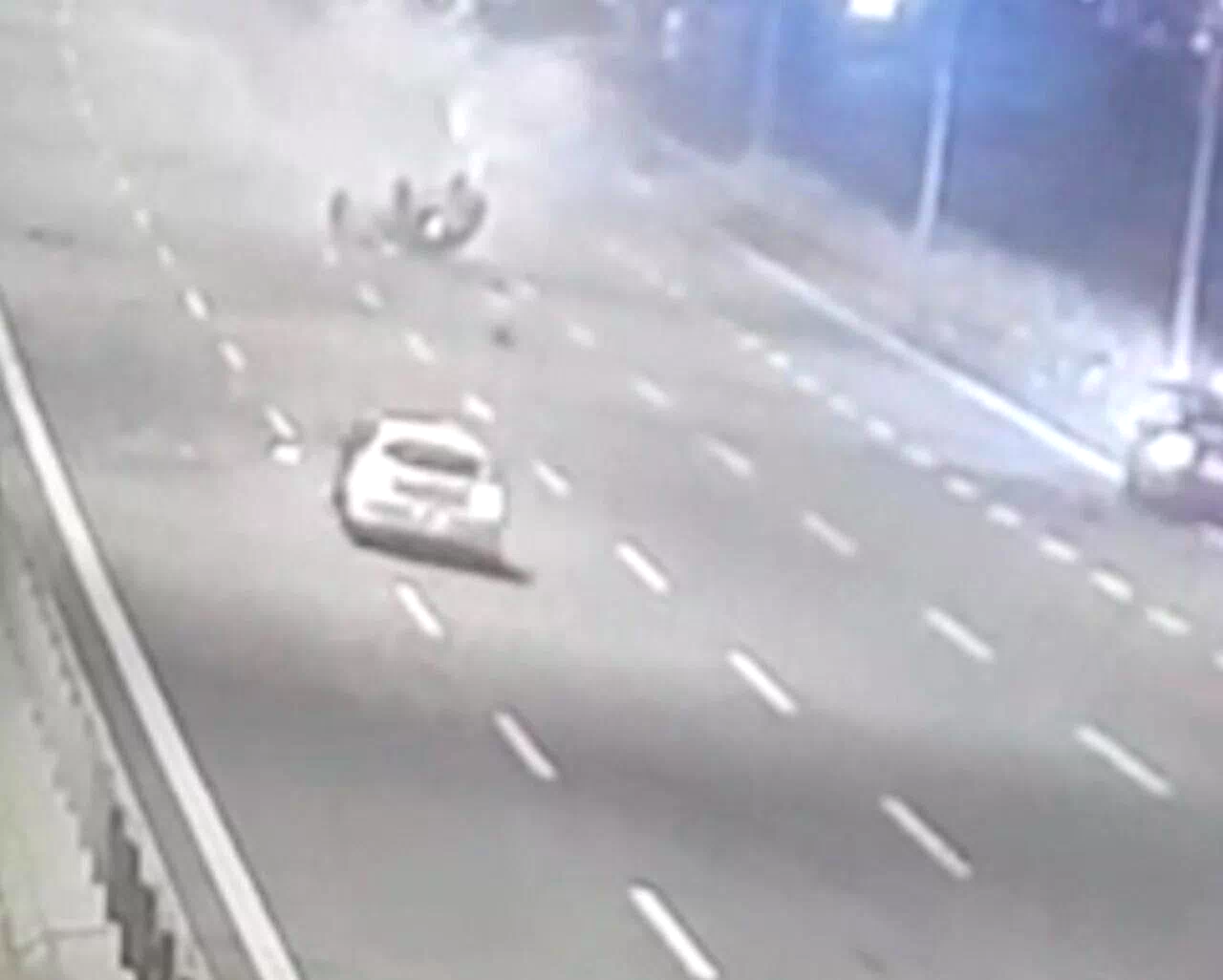 Sakarya’da feci kaza: 9 yaşındaki çocuk taklalar atan otomobilden yola savruldu