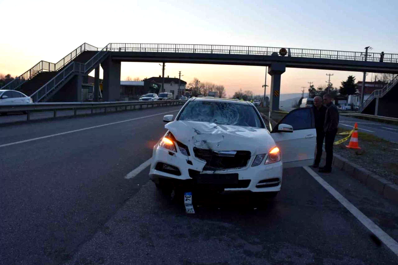 Sakarya’da feci kaza: Otomobilin çarptığı bir kişi hayatını kaybetti