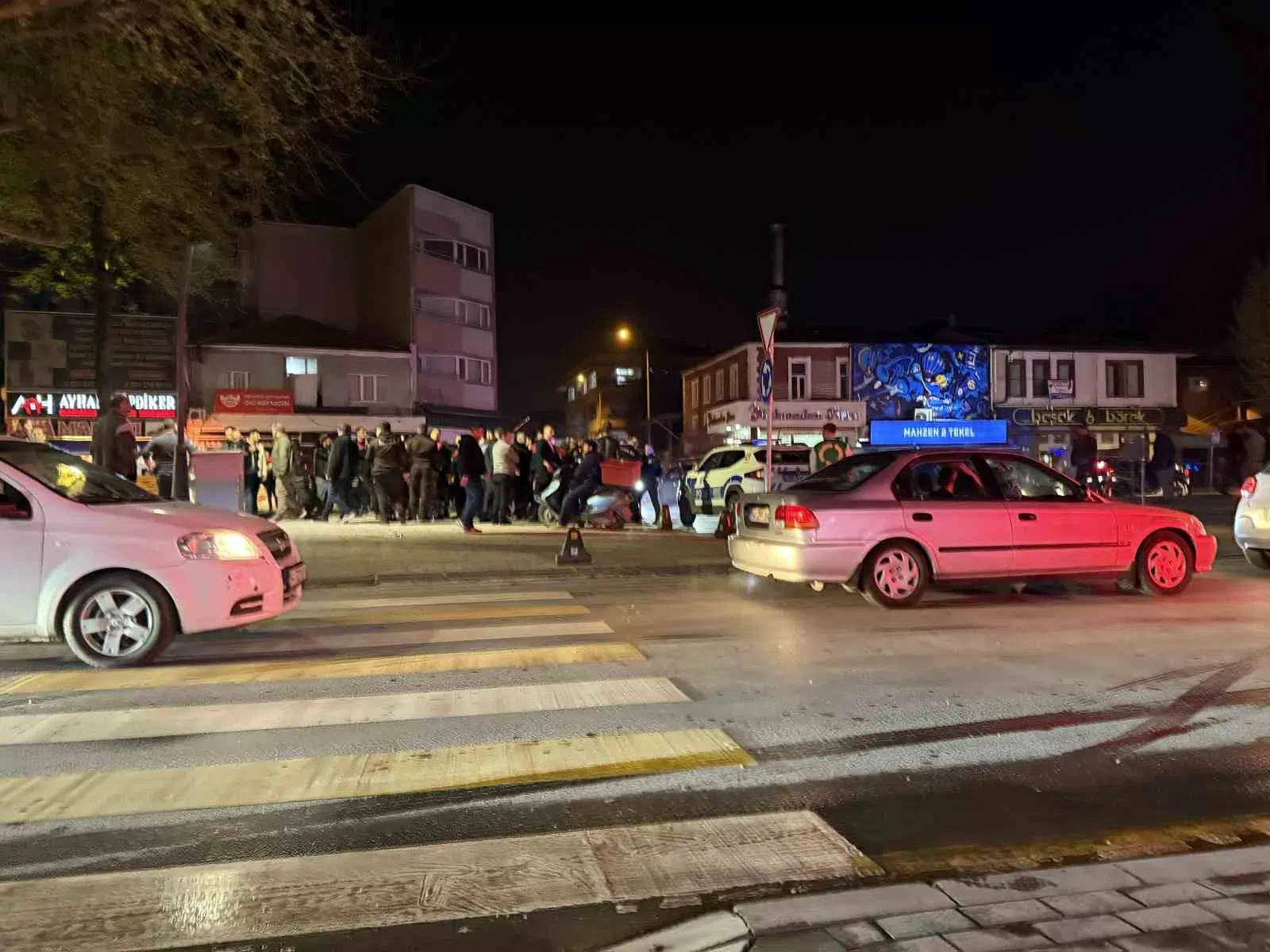 SAKARYA’DA GÜRÜLTÜ KAVGASI: 2 KİŞİ YARALI, 8 GÖZALTI!