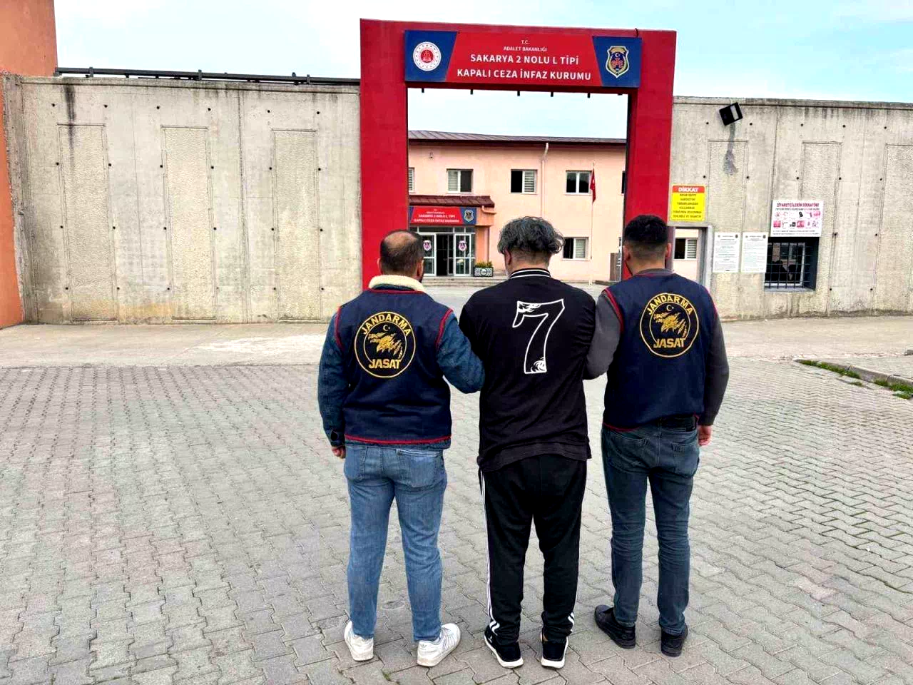 Sakarya’da jandarma suçlulara göz açtırmadı: 1 haftada 307 aranan şahıs yakalandı