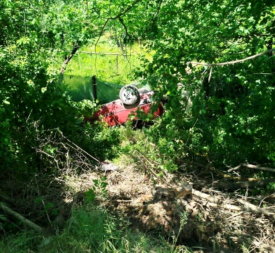 Sakarya’da otomobil şarampole uçtu: Karı-koca yaralandı