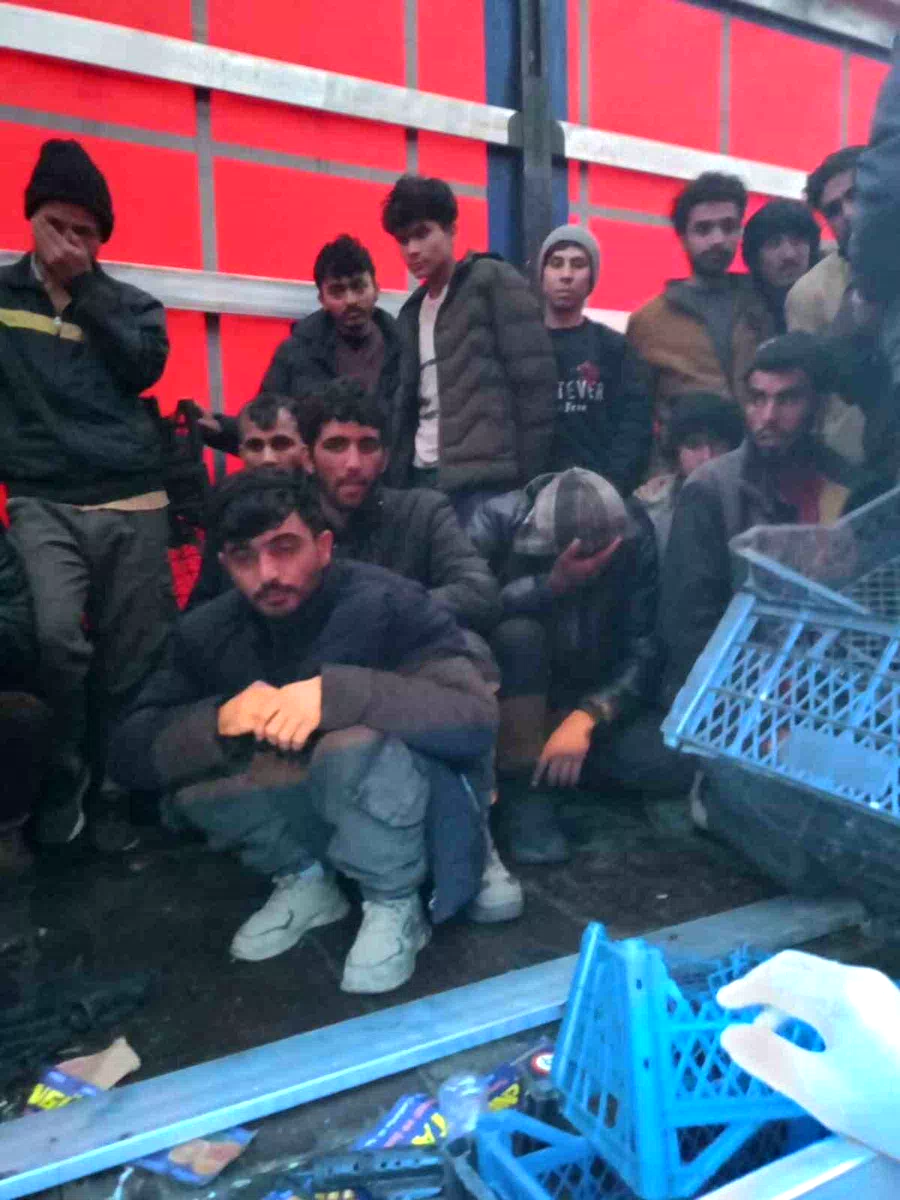 Sakarya’da tır dolusu düzensiz göçmen yakalandı: Sürücü tutuklandı