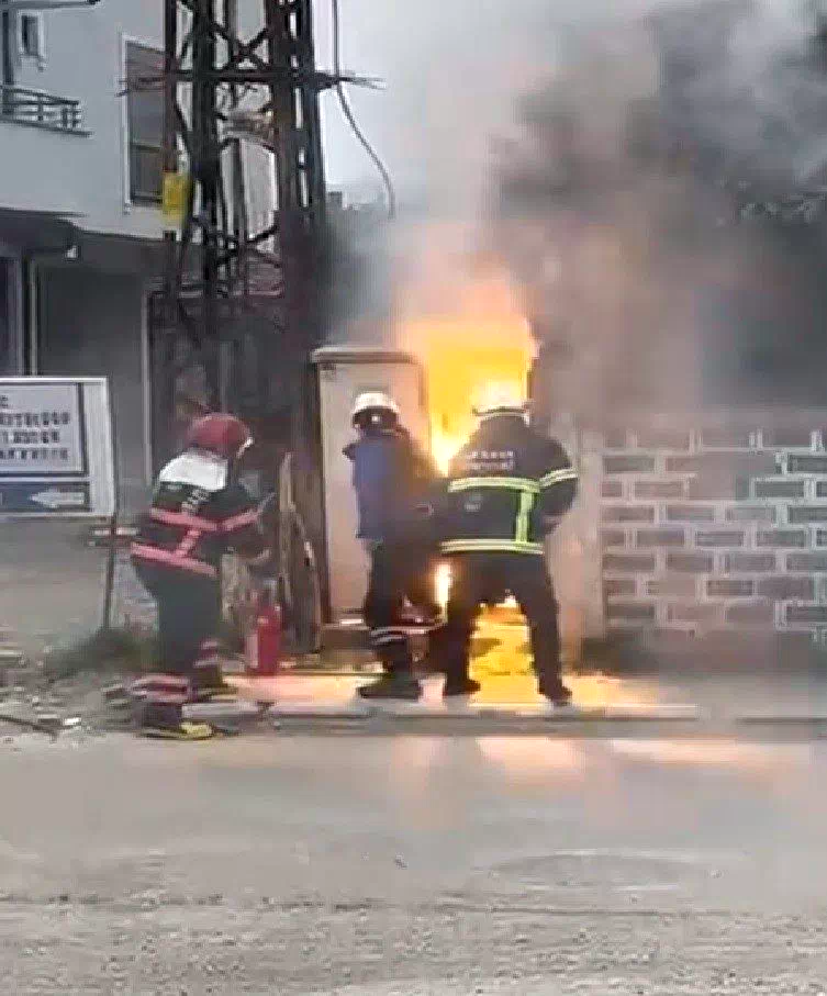 Sakarya’da trafo yangınındaki patlama paniğe neden oldu