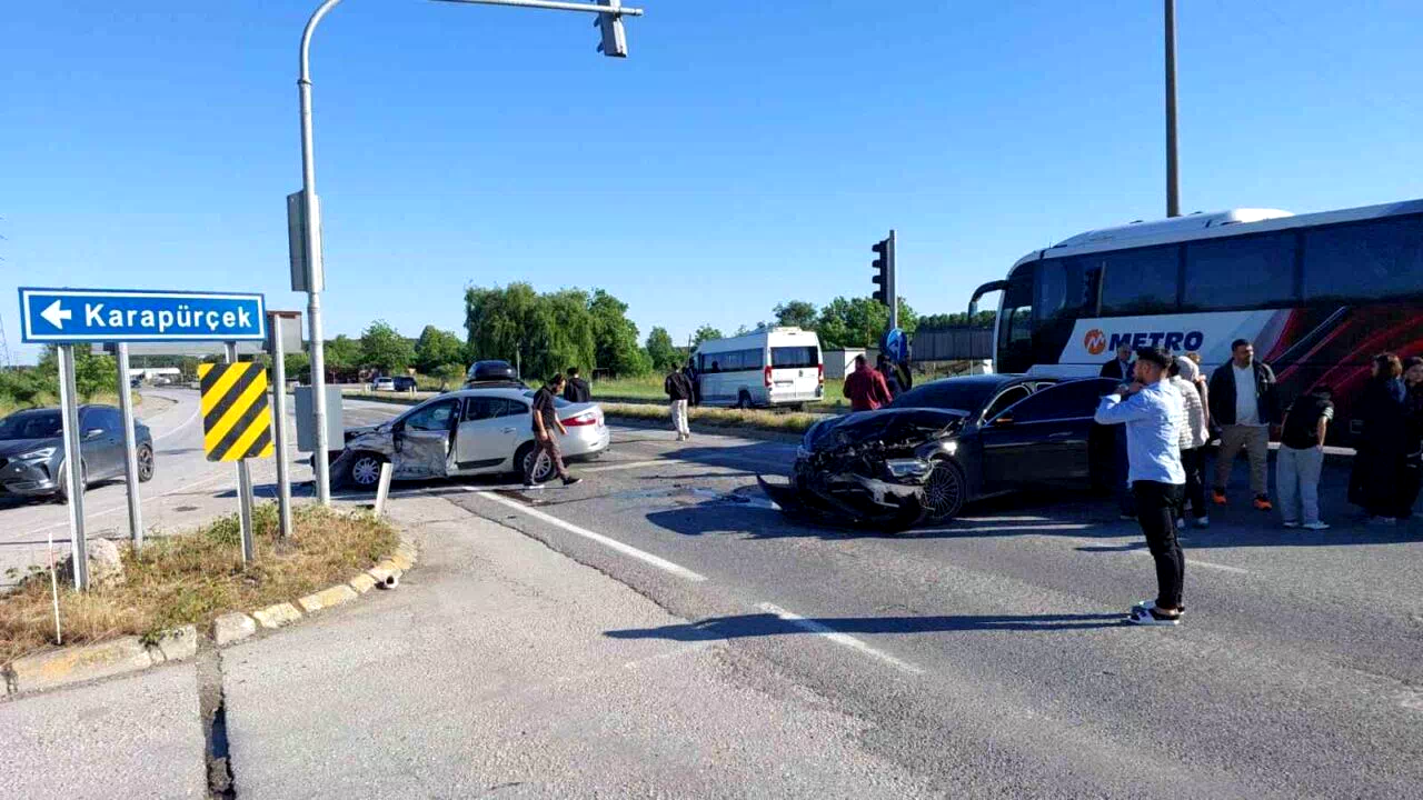 Sakarya’da zincirleme kaza: 3’ü çocuk 5 yaralı