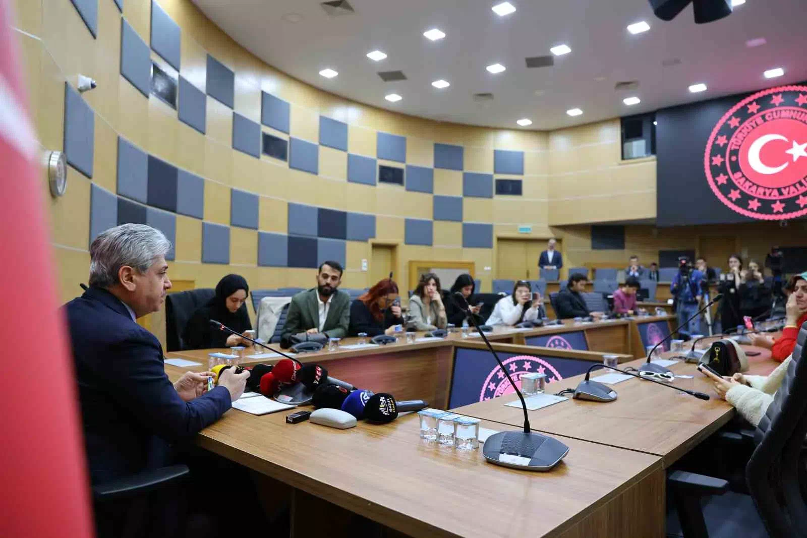 Sakarya Valisi’nden bungalov ve sokak hayvanları açıklaması