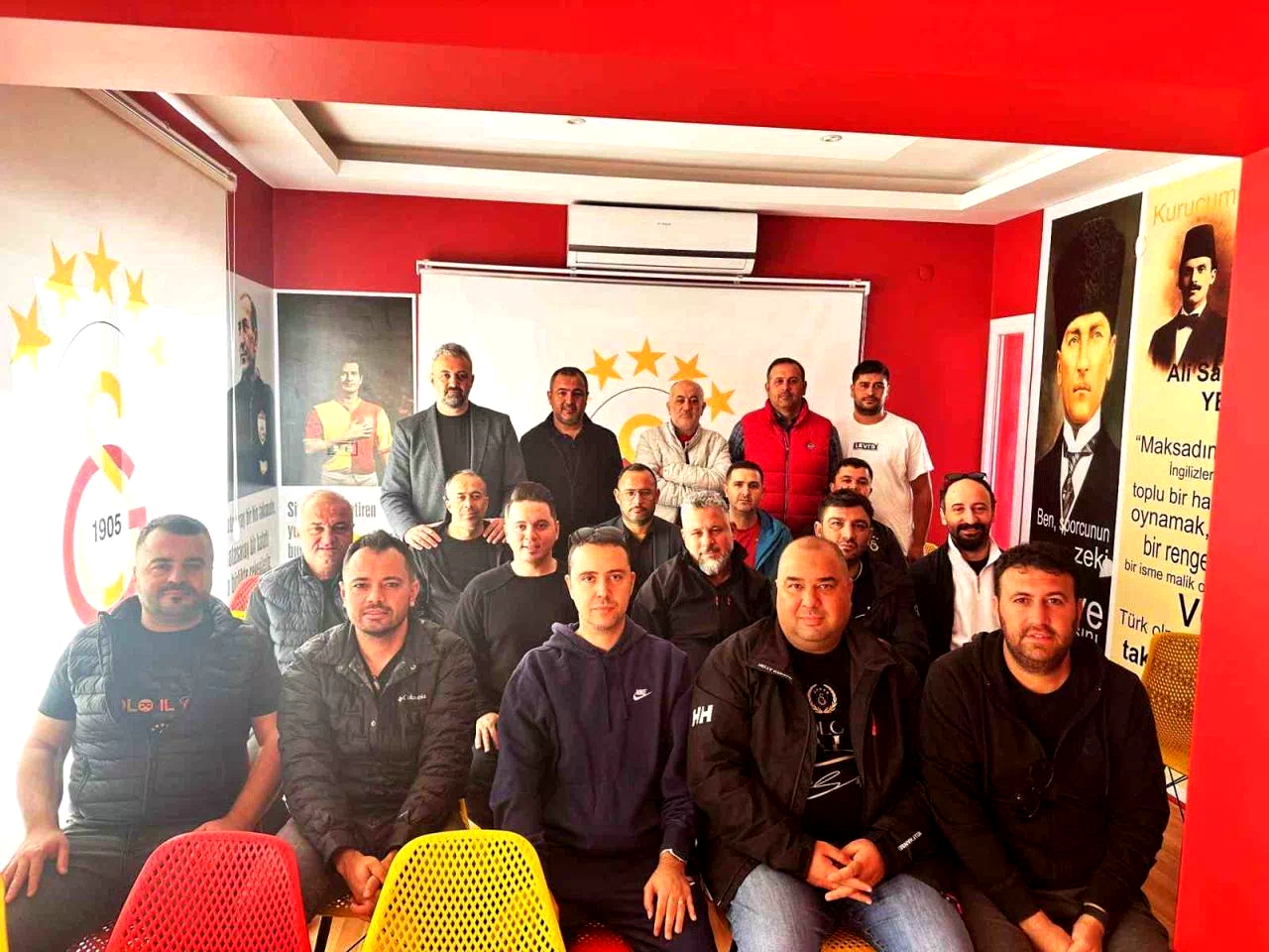 Salihli Galatasaray Taraftarları Derneği’nde Uğur Özçelik güven tazeledi