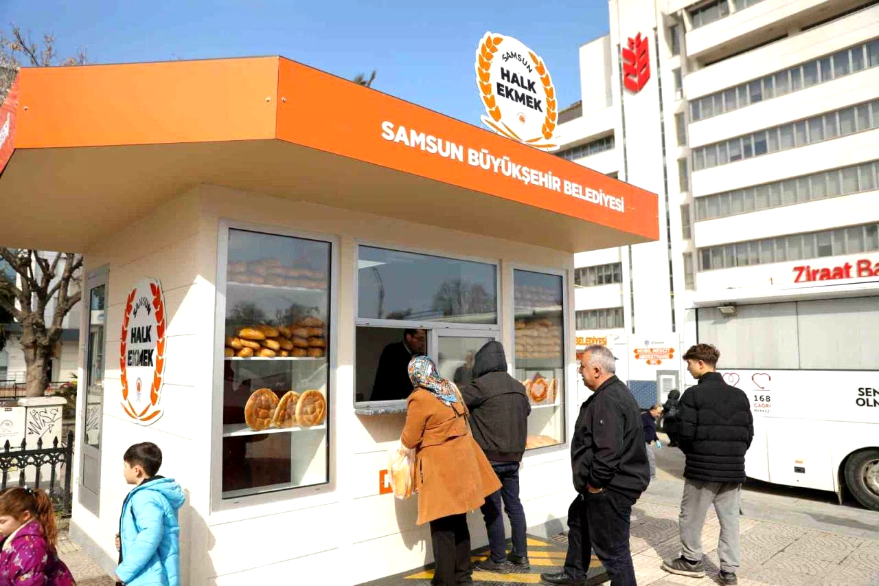 “Samsun Büyükşehir Belediyesi, Ramazan’ın İlk Gününde Halk Ekmek Noktalarını Hizmete Açtı”