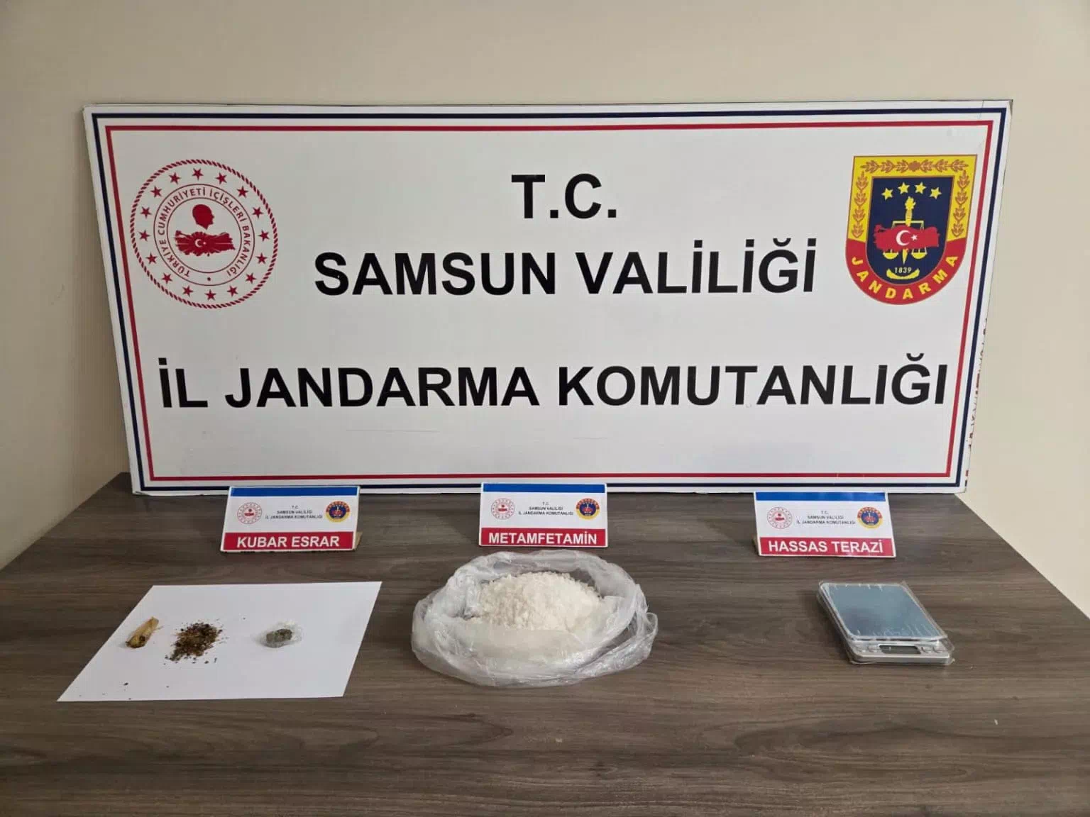 Samsun’da yapılan 2 ayrı uyuşturucu operasyonunda 2 kişi gözaltına alındı.