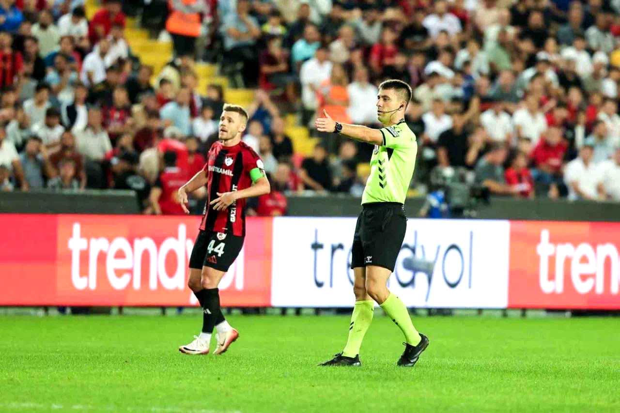 Samsunspor’dan hakem kararlarına tepki: “Emekler heba edildi”