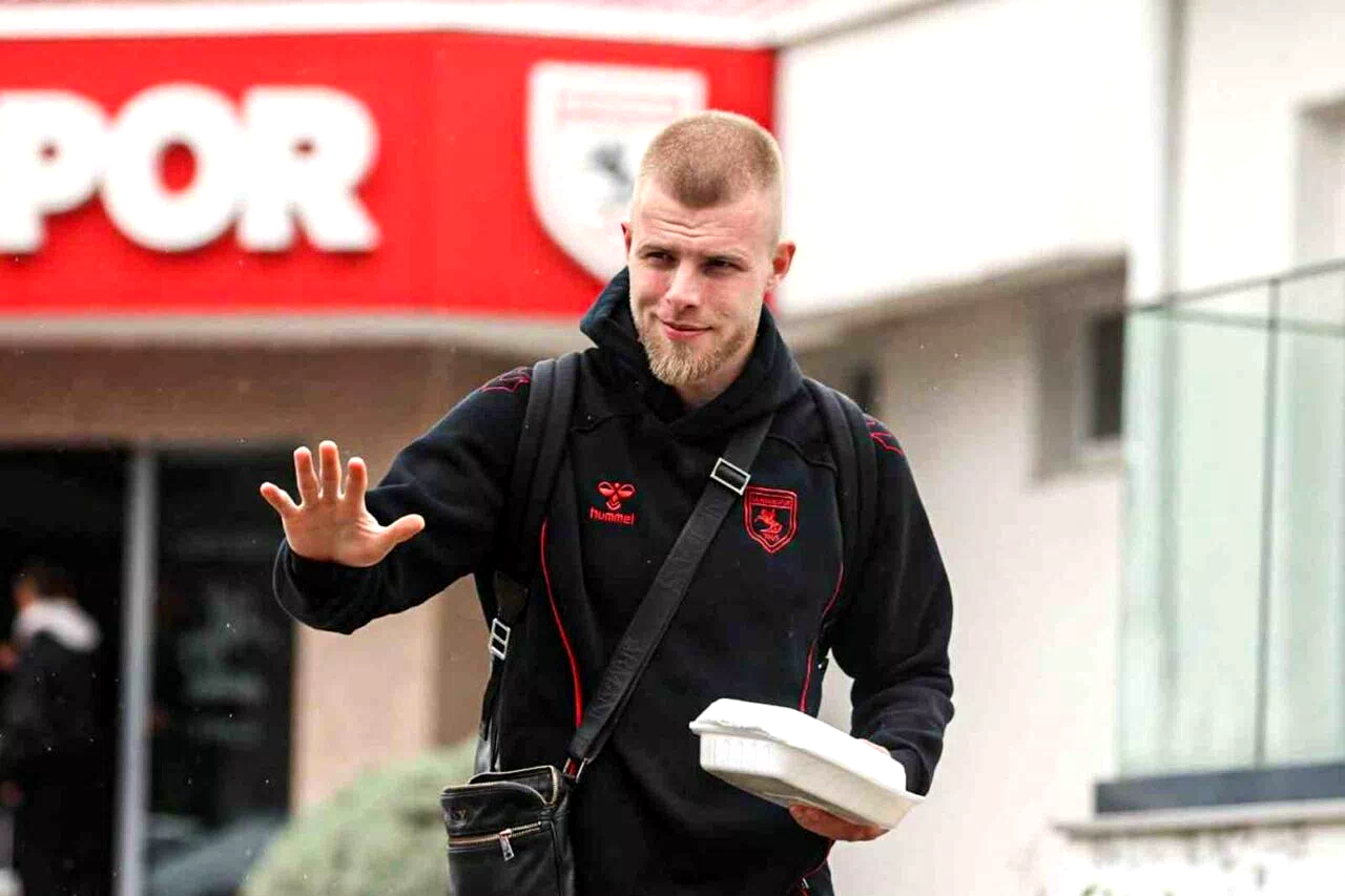 Samsunspor, erteleme maçı için Rize’ye gitti