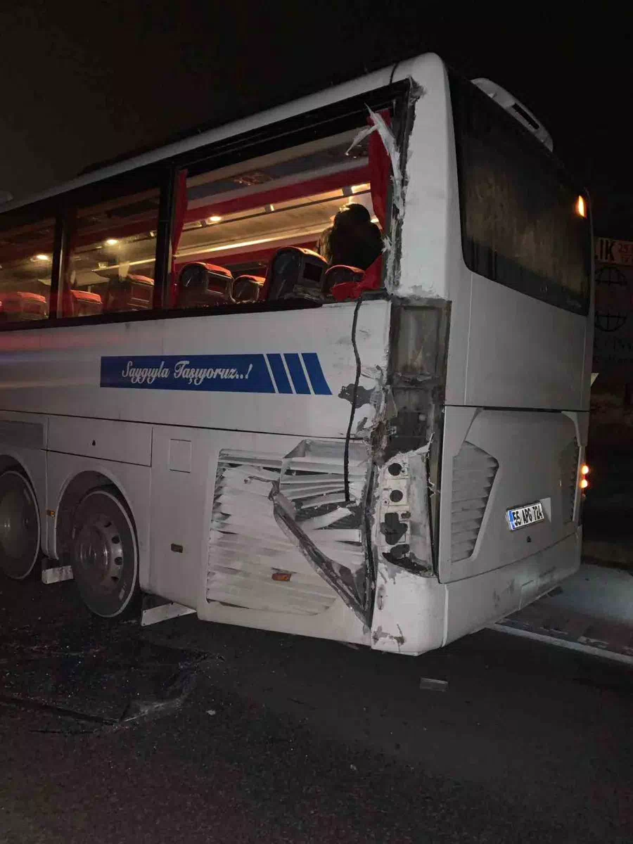 Samsunspor taraftarlarını taşıyan otobüse kaza: Yaralanan olmadı