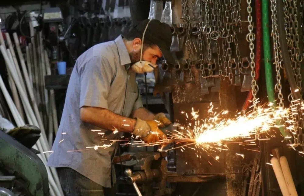 Sanayi Üretimi Yıllık Yüzde 1,2 Arttı, Aylık Yüzde 2,3 Azaldı.