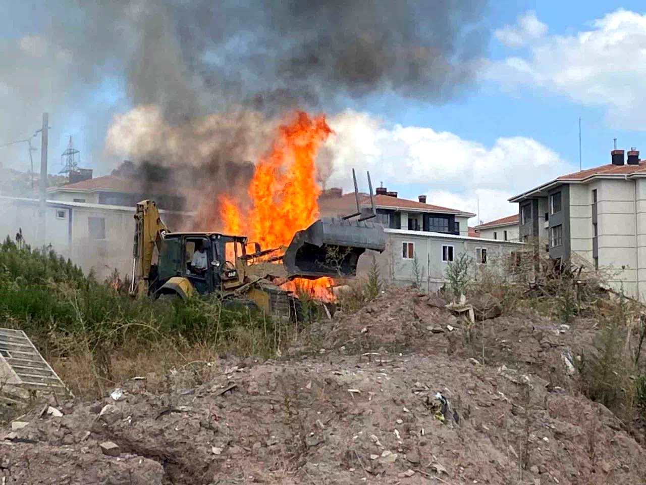 Şantiyede çıkan yangın korkuttu