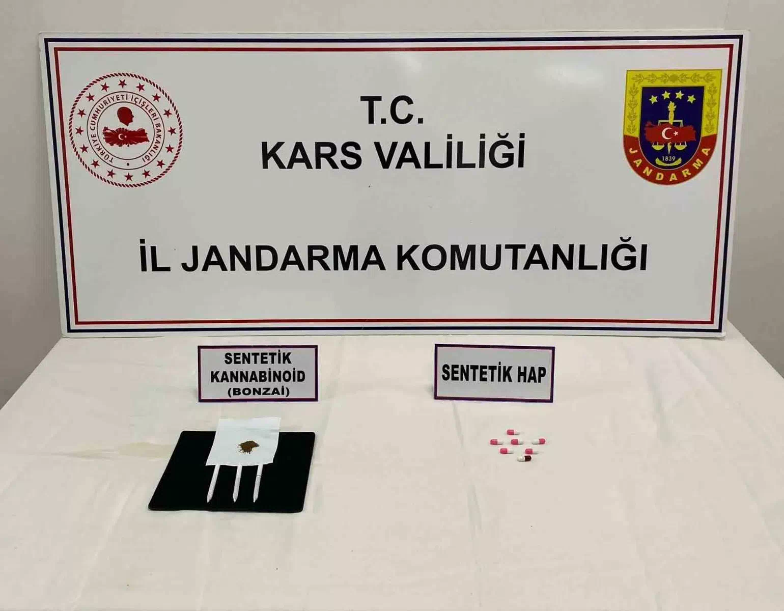 Sarıkamış’ta Yapılan Yol Kontrollerinde Uyuşturucu Madde Ele Geçirildi