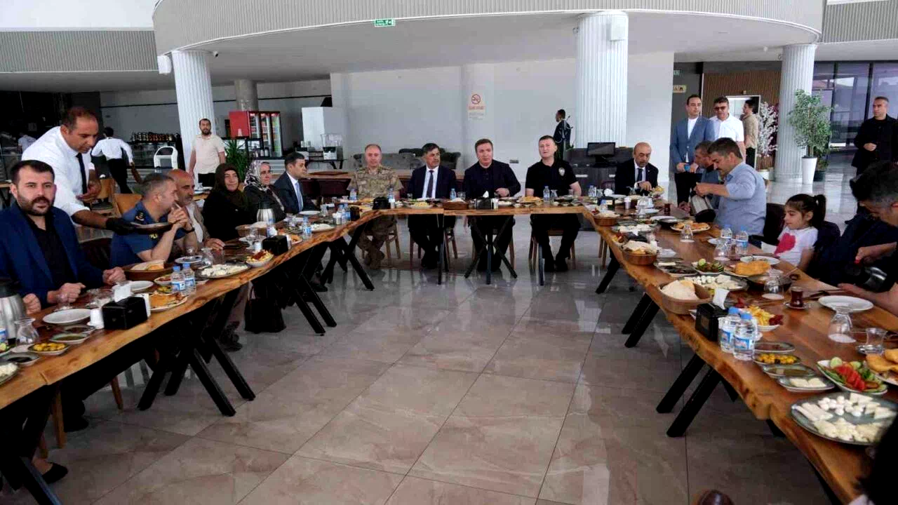 Şehit aileleri onuruna kahvaltı programı düzenlendi