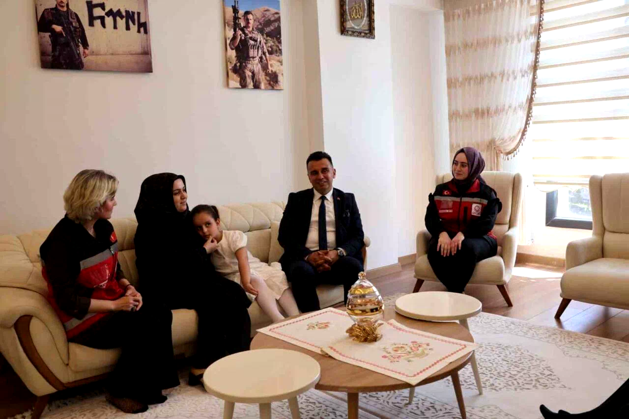 Şehit ailelerine bayram ziyareti