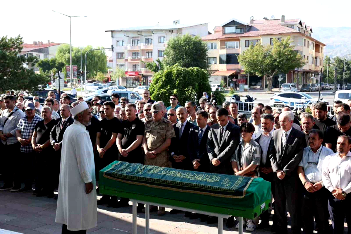 Şehit babası Mehmet Zengin son yolculuğuna uğurlandı