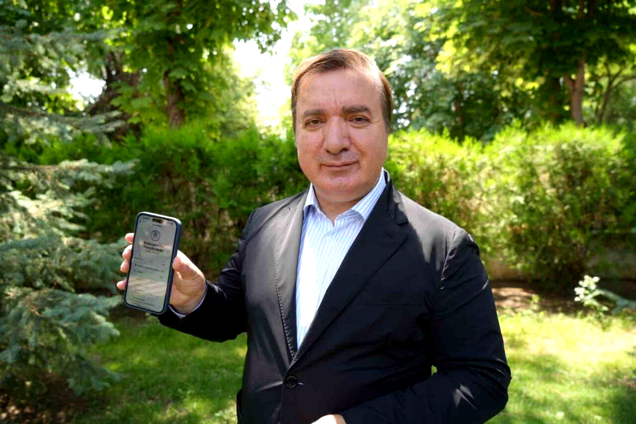 Şehri gençlerle birlikte yönetiyor!