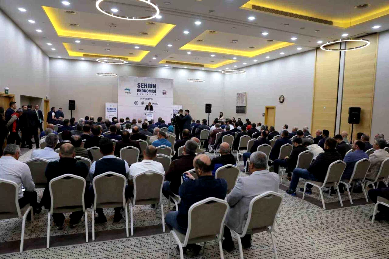 “Şehrin Ekonomisi Erzincan” paneli düzenlendi
