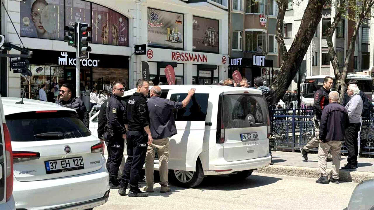 Şehrin göbeğindeki silahlı kavga polisi harekete geçirdi