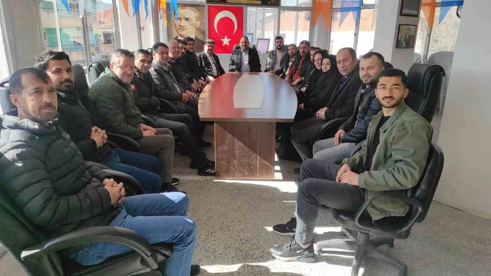 Selendi ve Kula Belediye Başkanları Karşılaştı – AK Parti İlçe Başkanlarından Ziyaret.