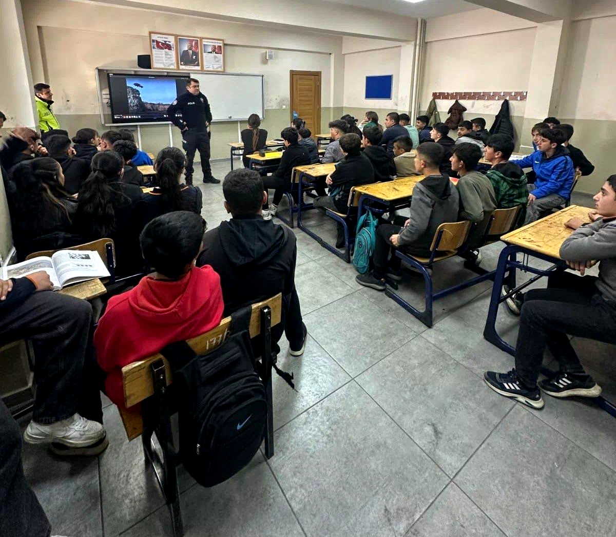 Selim’de 65 öğrenciye “Trafik Dedektifleri” eğitimi