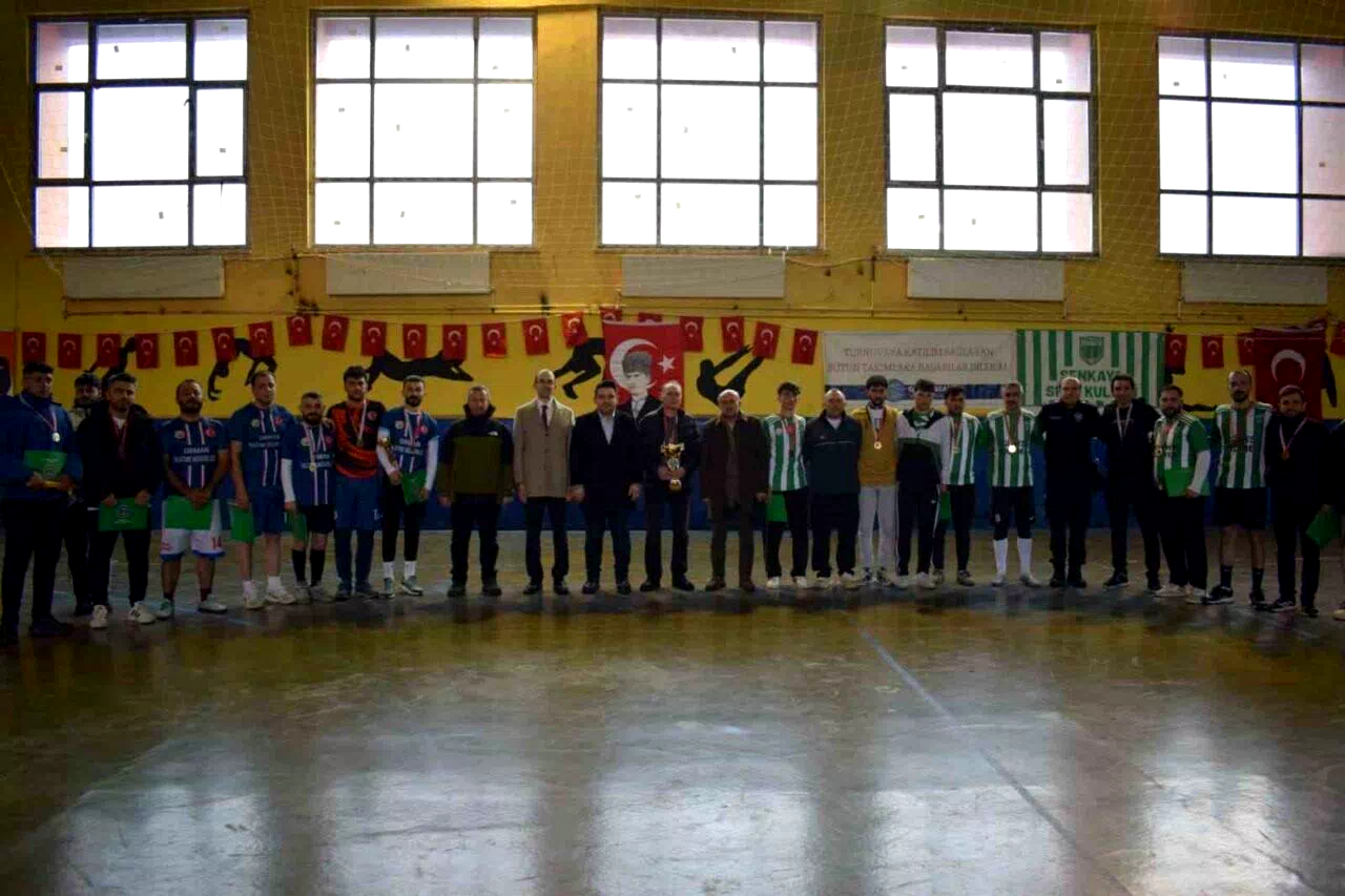 Şenkaya’da salon futbolu coşkusu