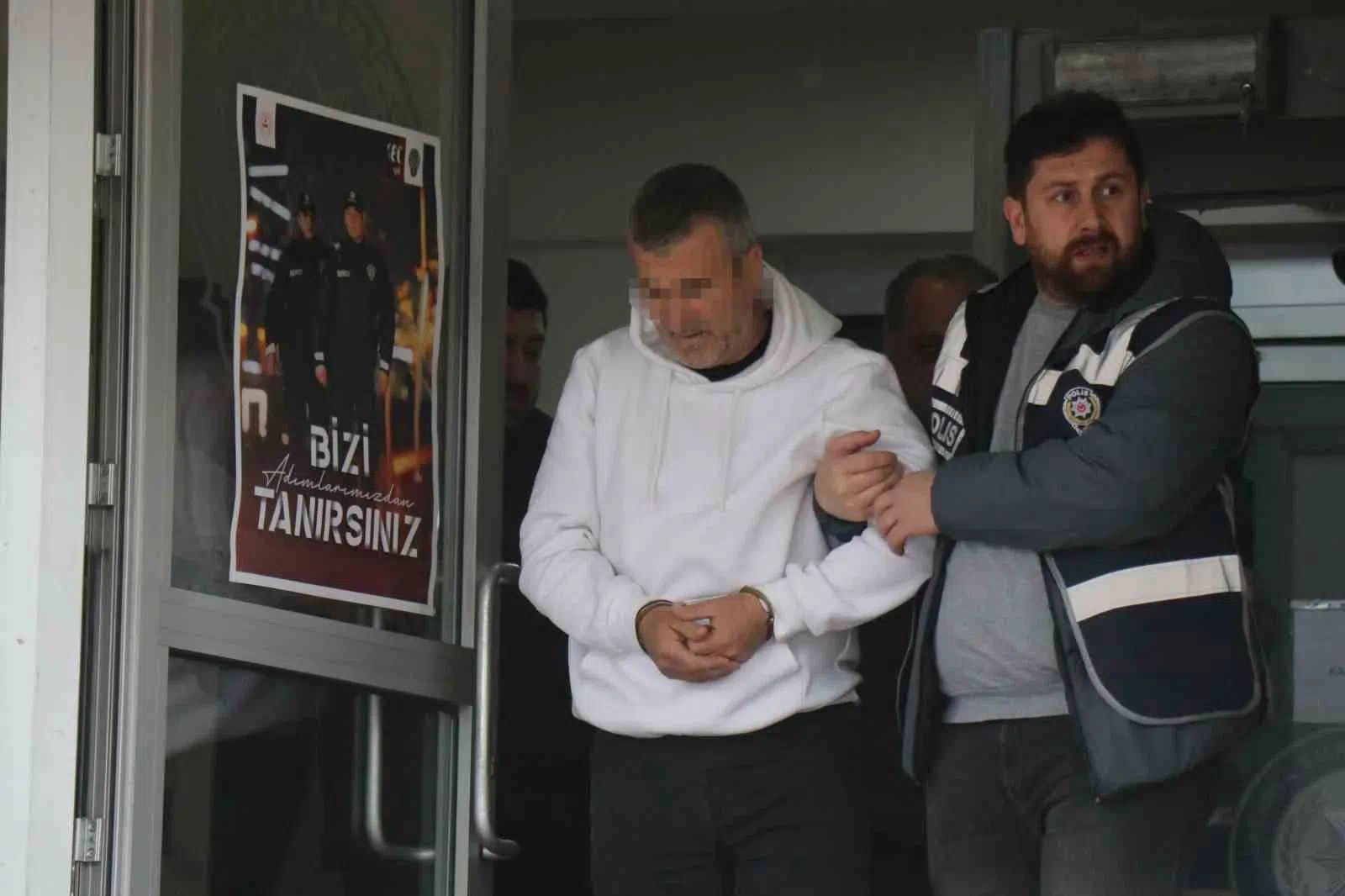 SERDİVAN’DAKİ SİLAHLI KAVGA SONUCU 5 KİŞİ HAYATINI KAYBETTİ, 3 KİŞİ TUTUKLANDI