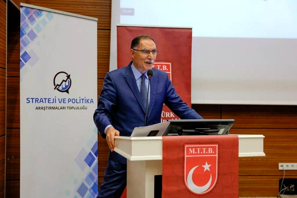 Şeref Malkoç: “Türkiye’nin yeni ve sivil bir anayasaya ihtiyacı var”